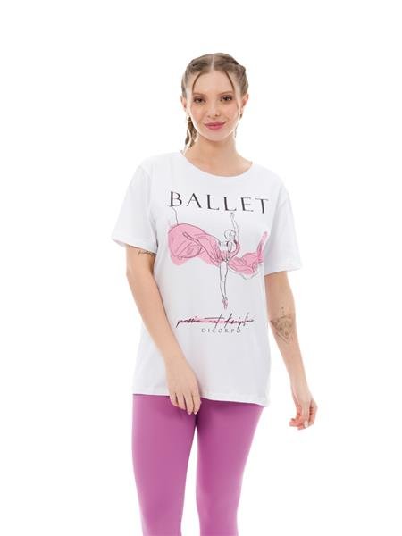 CAMISETA OVERSIZED DICORPO COM DECOTE CARECA E ESTAMPA BALLET 